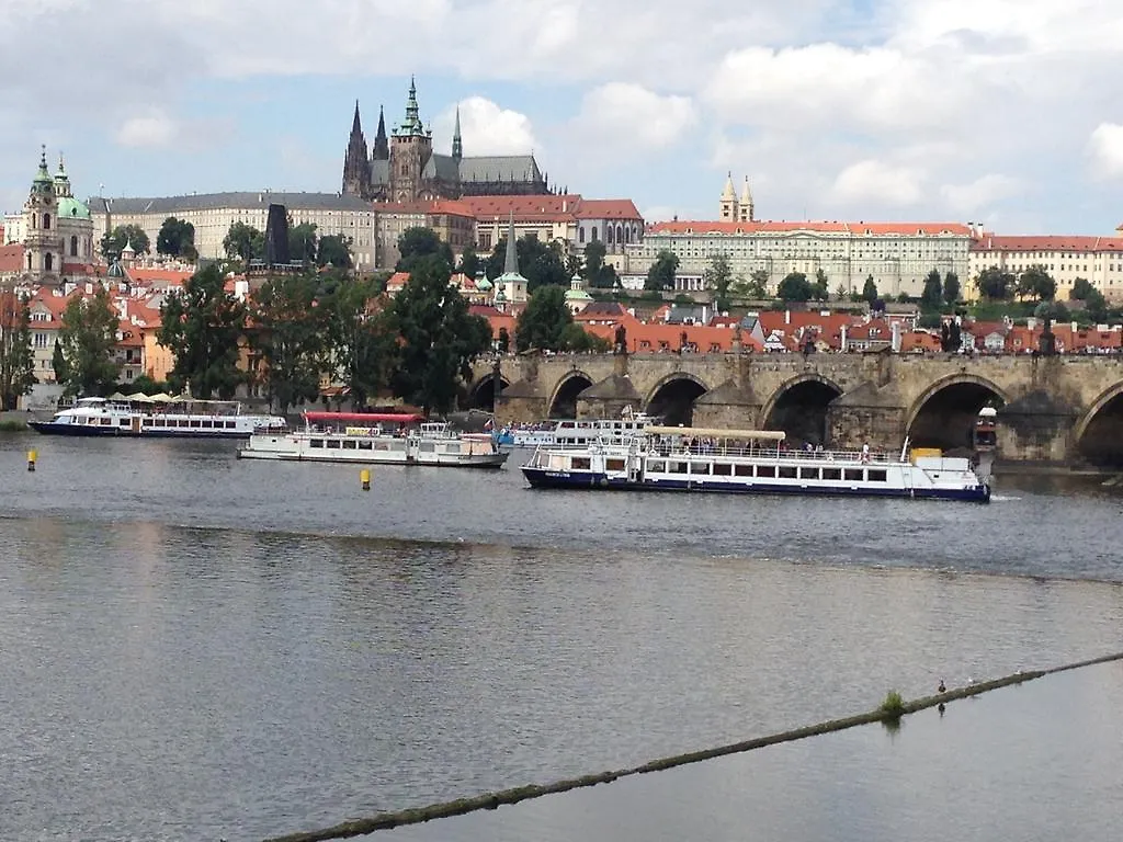 Exclusive Apartment On Zborovska Prague