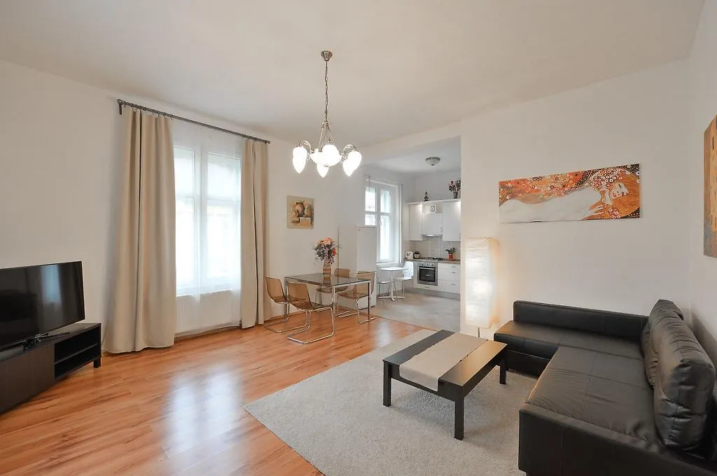 Exclusive Apartment On Zborovska Prague